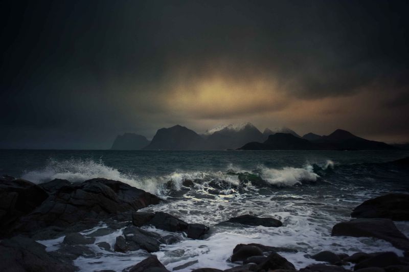 heavy sea.jpg